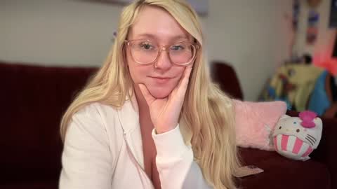 Snapshot of vanillapuddingpie chatting on 02/05/25, 02:51 vanillapuddingpie online show from 02/05/25, 02:51