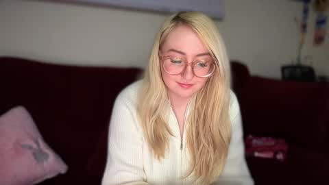 Snapshot of vanillapuddingpie chatting on 02/17/25, 12:21 vanillapuddingpie online show from 02/17/25, 12:21