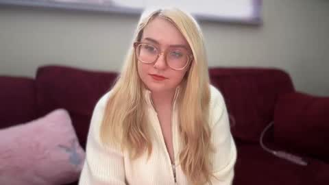 Snapshot of vanillapuddingpie chatting on 02/18/25, 04:05 vanillapuddingpie online show from 02/18/25, 04:05