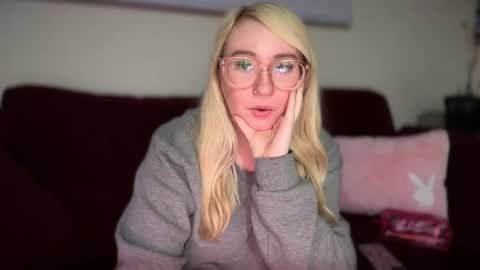 Snapshot of vanillapuddingpie chatting on 02/20/25, 02:51 vanillapuddingpie online show from 02/20/25, 02:51