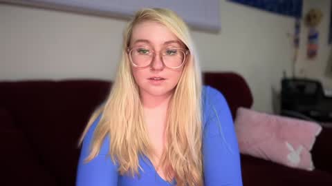 Snapshot of vanillapuddingpie chatting on 02/26/25, 01:32 vanillapuddingpie online show from 02/26/25, 01:32