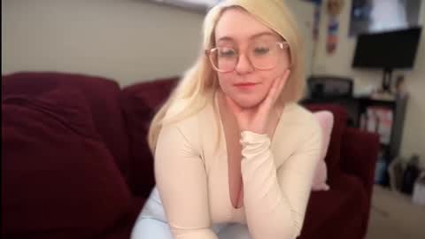 Snapshot of vanillapuddingpie chatting on 03/06/25, 05:43 vanillapuddingpie online show from 03/06/25, 05:43