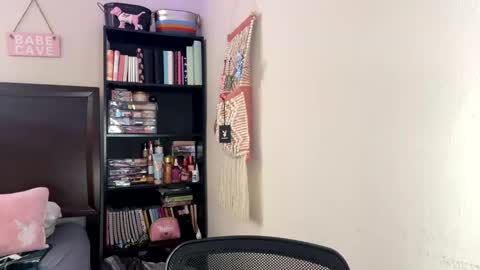 Snapshot of vanillapuddingpie chatting on 09/09/25, 04:50 vanillapuddingpie online show from 09/09/25, 04:50