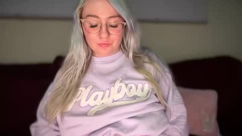 Snapshot of vanillapuddingpie chatting on 02/17/26, 03:03 vanillapuddingpie online show from 02/17/26, 03:03