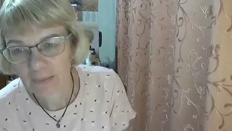 Snapshot of vanillaxcreamy chatting on 12/03/24, 04:28 Vanillaxcreamy online show from 12/03/24, 04:28