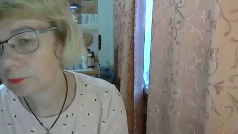 Snapshot of vanillaxcreamy chatting on 12/09/24, 10:32 Vanillaxcreamy online show from 12/09/24, 10:32