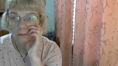 Snapshot of vanillaxcreamy chatting on 12/11/24, 08:26 Vanillaxcreamy online show from 12/11/24, 08:26