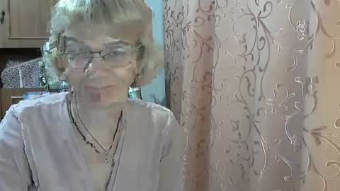 Snapshot of vanillaxcreamy chatting on 12/21/24, 02:37 Vanillaxcreamy online show from 12/21/24, 02:37