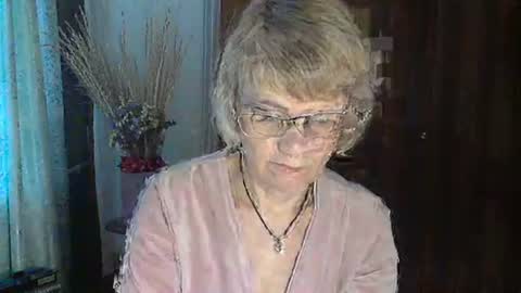 Snapshot of vanillaxcreamy chatting on 01/08/25, 12:05 Vanillaxcreamy online show from 01/08/25, 12:05