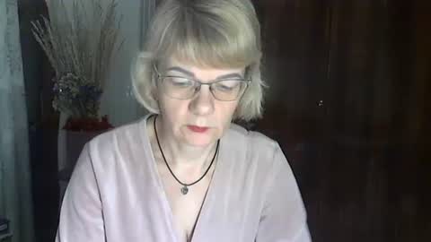 Snapshot of vanillaxcreamy chatting on 01/28/25, 02:42 Vanillaxcreamy online show from 01/28/25, 02:42