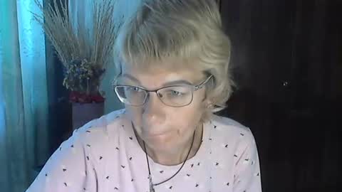 Snapshot of vanillaxcreamy chatting on 10/04/25, 10:24 Vanillaxcreamy online show from 10/04/25, 10:24