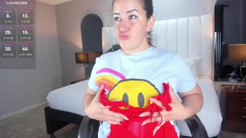 Snapshot of vanitysex chatting on 12/11/24, 11:41 Karine online show from 12/11/24, 11:41