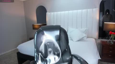 Snapshot of vanitysex chatting on 02/17/25, 11:34 Karine online show from 02/17/25, 11:34