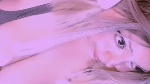 Snapshot of vanne_amet chatting on 07/12/26, 11:07 free follow me online show from 07/12/26, 11:07