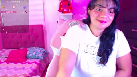 Snapshot of vannessa_shy chatting on 01/13/25, 09:42 Vanesa online show from 01/13/25, 09:42