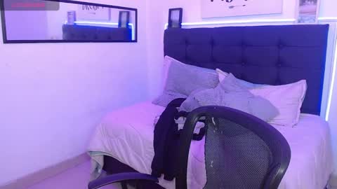 vane online show from 11/08/25, 08:07