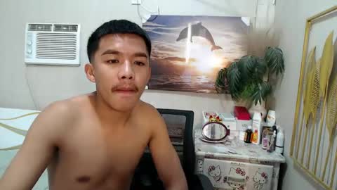 Snapshot of vanxxx2005 chatting on 03/10/25, 01:45 vanxxx2005 online show from 03/10/25, 01:45