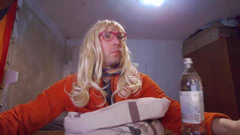 Snapshot of vanya101 chatting on 01/14/25, 02:50 Vanya Gold online show from 01/14/25, 02:50