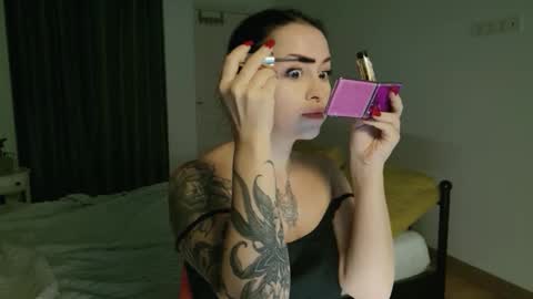 vaolietkat online show from 10/21/25, 05:52