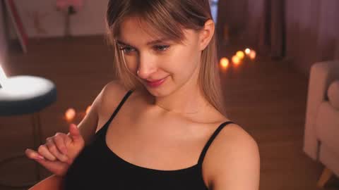 Snapshot of variety_moments chatting on 12/14/24, 04:01 Heeeeey Im Hanna the art of tease online show from 12/14/24, 04:01