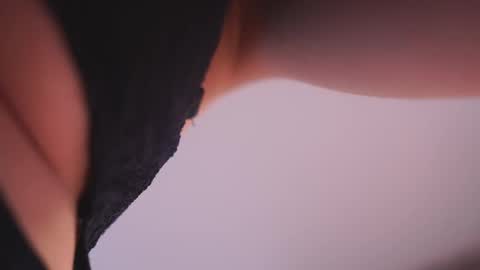Snapshot of variety_moments chatting on 03/11/25, 07:37 Heeeeey Im Hanna the art of tease online show from 03/11/25, 07:37