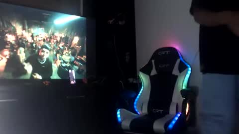 Snapshot of varonelite chatting on 02/08/26, 10:24 Andres online show from 02/08/26, 10:24