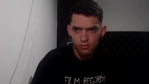 Snapshot of varonelite chatting on 02/27/26, 10:37 Andres online show from 02/27/26, 10:37