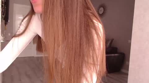 Snapshot of varonica_caprii chatting on 03/10/25, 09:43 Varonica Caprii Online this week Monday Tuesday Thursday Friday online show from 03/10/25, 09:43