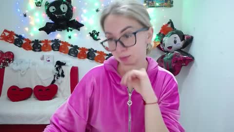 Snapshot of vasilisasii chatting on 10/20/25, 05:08 Vasilisa online show from 10/20/25, 05:08