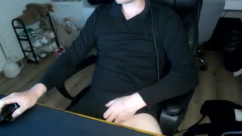 Snapshot of vaslo08 chatting on 07/13/26, 12:08 Vaslo online show from 07/13/26, 12:08