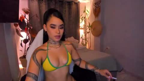 Snapshot of vayolett_bass chatting on 07/23/26, 10:35 Vayolett Bass online show from 07/23/26, 10:35