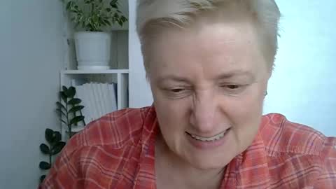 Snapshot of vea_motty chatting on 05/09/26, 02:11 vea_motty online show from 05/09/26, 02:11