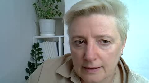 Snapshot of vea_motty chatting on 05/28/26, 10:12 vea_motty online show from 05/28/26, 10:12