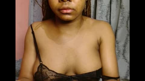 Snapshot of vee62 chatting on 02/18/26, 12:28 vee62 online show from 02/18/26, 12:28