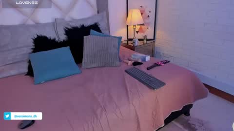 Vee Simons online show from 01/10/25, 10:15