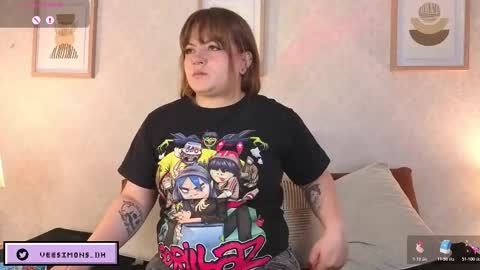 Vee Simons online show from 12/14/25, 02:00