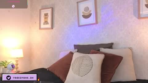 Vee Simons online show from 01/14/26, 08:25