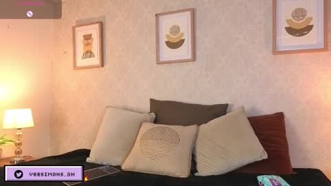 Vee Simons online show from 02/24/26, 08:18