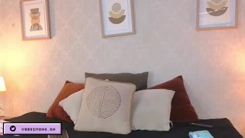 Vee Simons online show from 03/12/26, 08:04