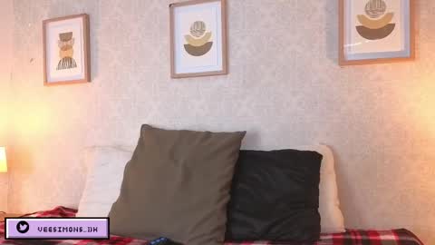 Vee Simons online show from 03/31/26, 07:36