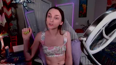 Snapshot of veeweatherbee chatting on 09/09/25, 12:32 Violet Weatherbee online show from 09/09/25, 12:32