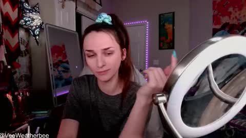 Snapshot of veeweatherbee chatting on 02/17/26, 01:13 Violet Weatherbee online show from 02/17/26, 01:13