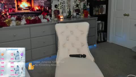 Snapshot of vegas_romance chatting on 12/04/24, 04:32 vegas_romance online show from 12/04/24, 04:32