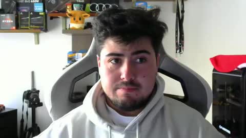 Snapshot of veils24 chatting on 10/14/25, 02:18 Charles online show from 10/14/25, 02:18