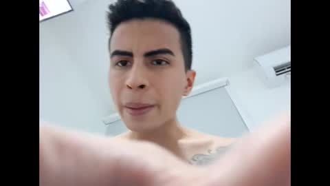 velk_hot1 online show from 01/11/25, 11:02