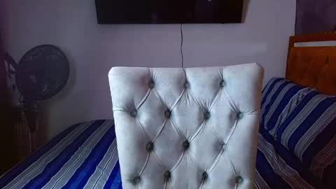 velk_hot1 online show from 04/14/26, 12:22