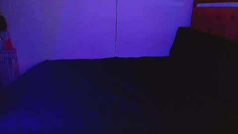 velk_hot1 online show from 04/22/26, 09:38