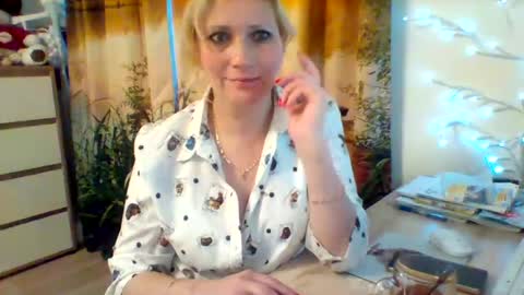 Snapshot of velka_raspberry chatting on 06/17/26, 04:41 velka_raspberry online show from 06/17/26, 04:41