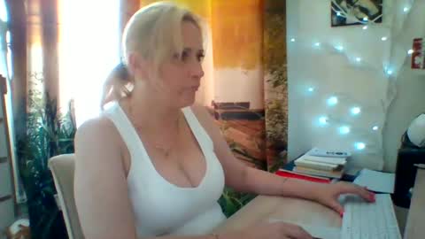 Snapshot of velka_raspberry chatting on 07/23/26, 03:32 velka_raspberry online show from 07/23/26, 03:32