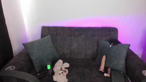 velmoon online show from 12/19/25, 05:53